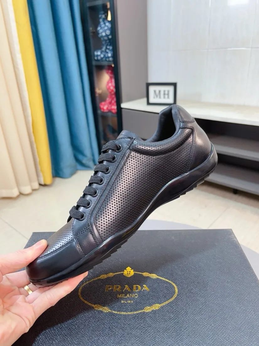 Men's shoes 💰560🌹🌹 High-quality new men's shoes 💰prada (Prada) counters are on the market at the same time. The new men's shoes and 😘fabrics are selected from imported mesh and glue-spraying technology. Imported cowhide lining. 👍🏿High-end☄️Open-molded non-slip rubber outsole, exquisite lines, simple and elegant, comfortable and high-end for leisure travel. Code number: 38 to 44